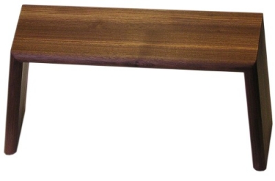 Designhocker in Nussbaum geölt